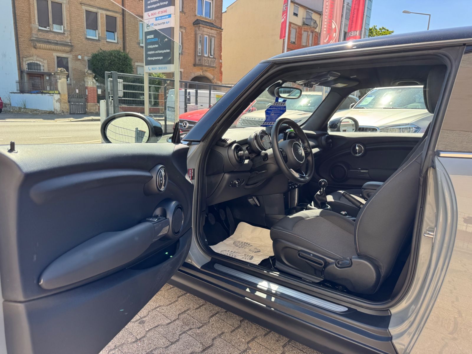 MINI COOPER 1.5 PEPPER - Samsaru's Car Outlet