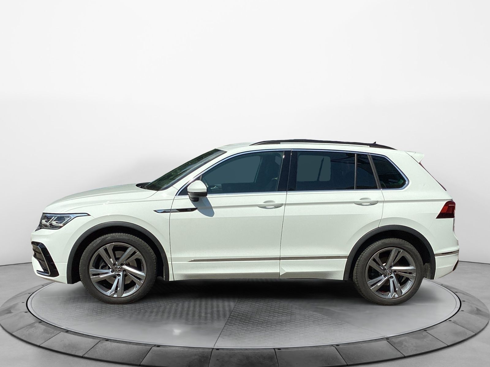Volkswagen Tiguan 2.0TDI R-Line 4M DSG - Samsaru's Car Outlet