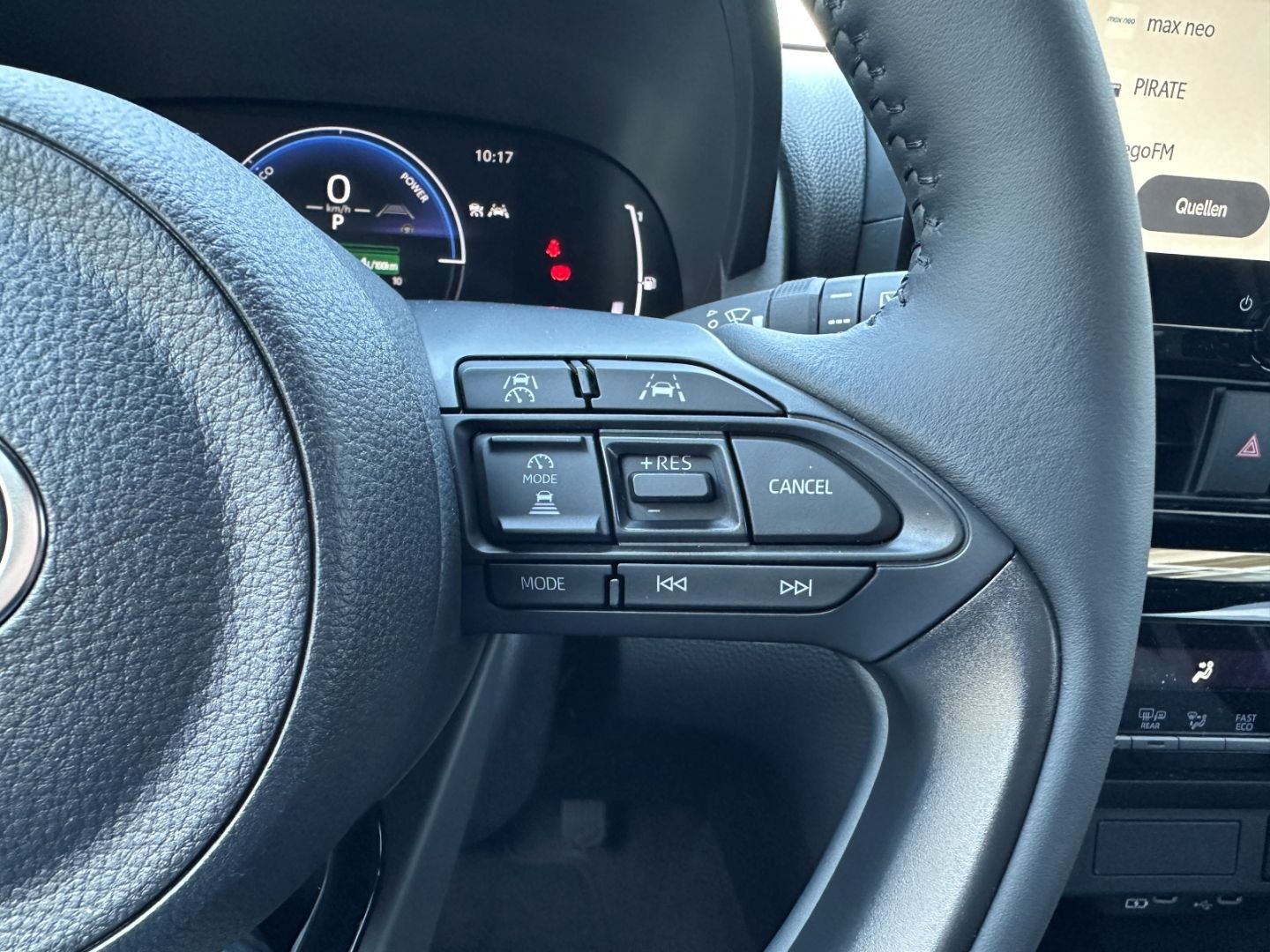 Toyota Yaris Cross 1,5 l 4x2 Hybrid Teamplayer*Safety,-