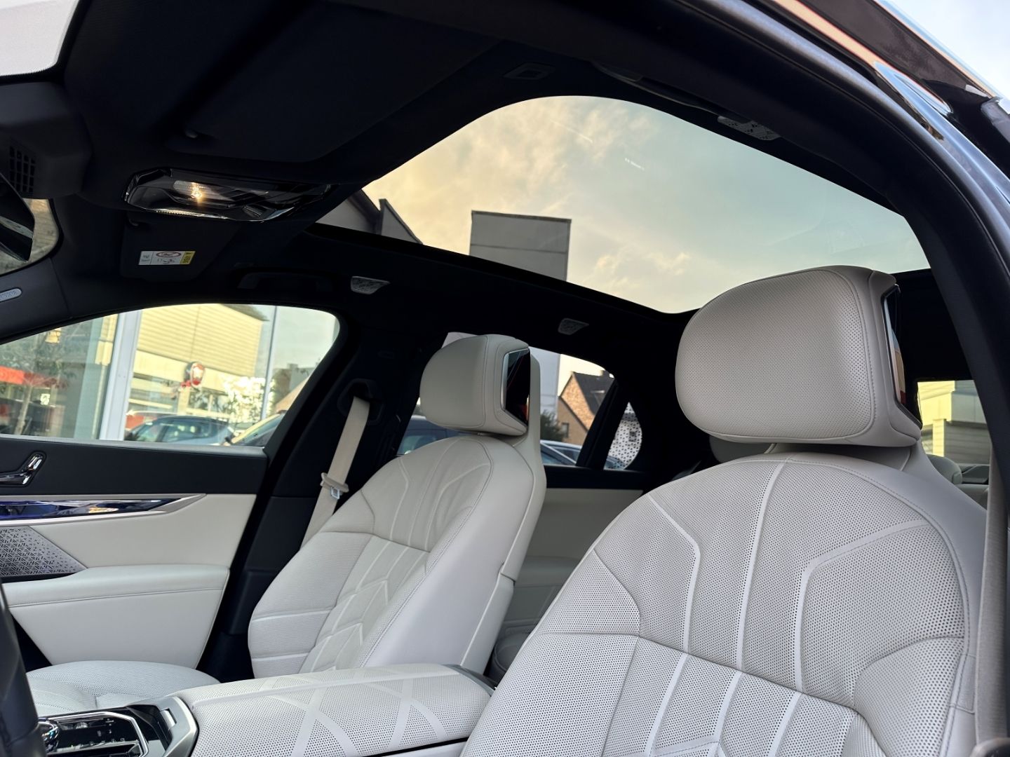 BMW 740 d xDrive MSPORT CRYSTAL ICONIC KLIMASITZ B&W