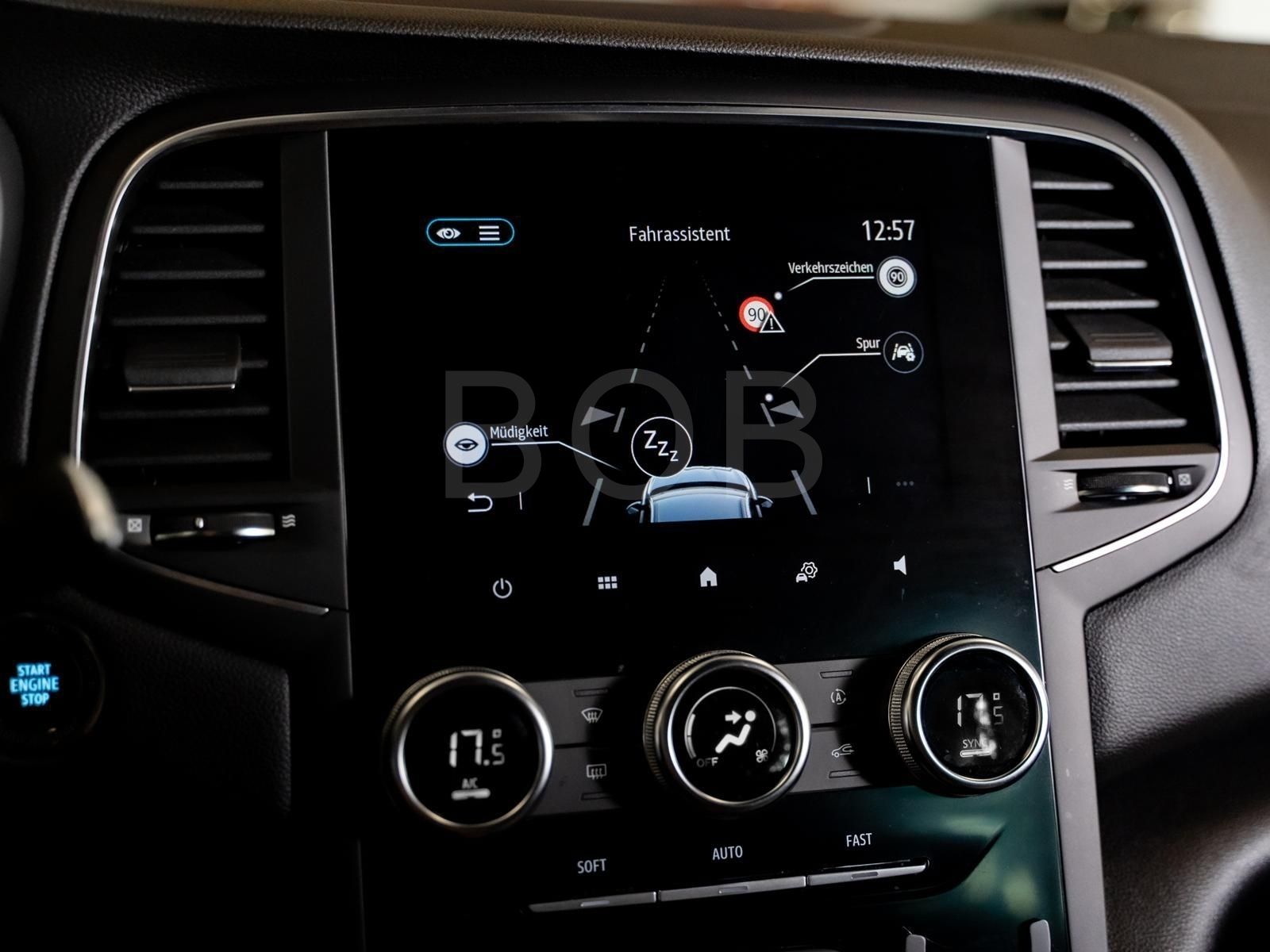 Renault Megane Grandtour ZEN E-TECH Plug-in - Samsaru's Car Outlet