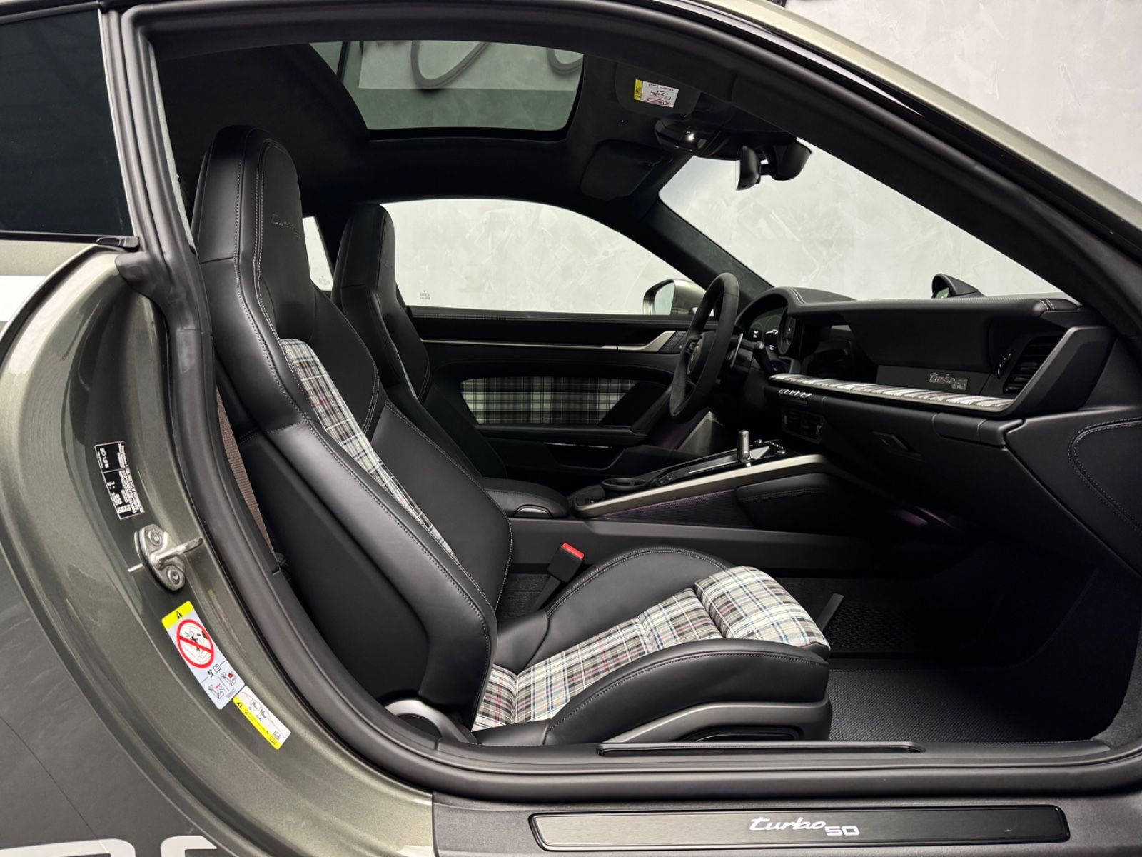 Porsche 992 Turbo50 HERITAGE BLANCO COC PY25