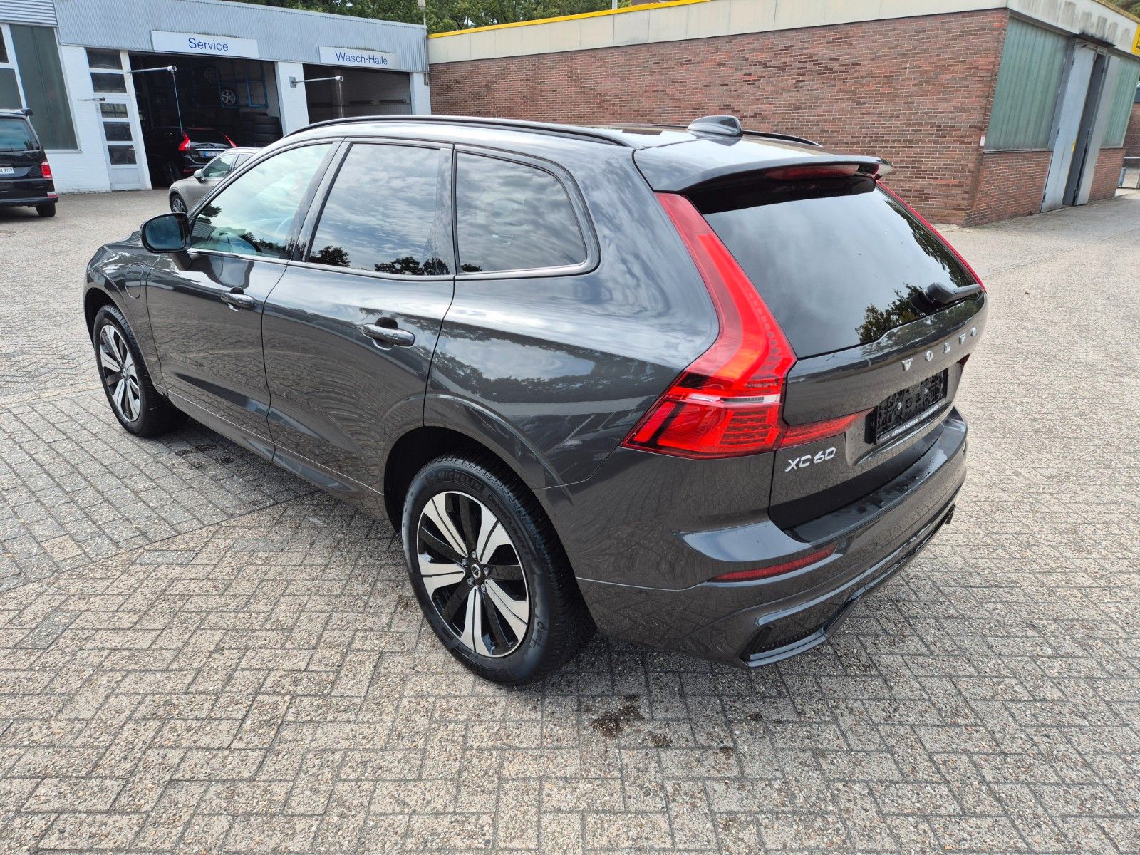 Volvo XC60 Plus Dark Recharge Plug-In Hybrid AWD