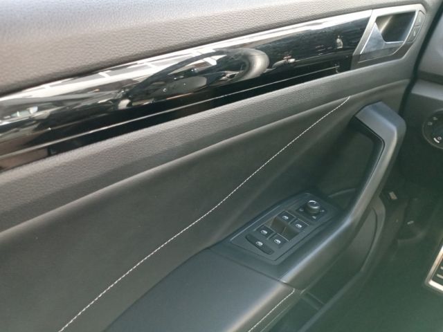 Volkswagen T-Roc R-Line 4Motion DSG - Samsaru's Car Outlet