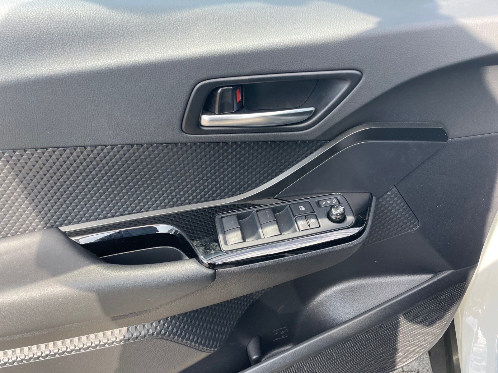 Toyota C-HR 1,8-l-Hybrid 5-Türer Team Deutschland Hybri