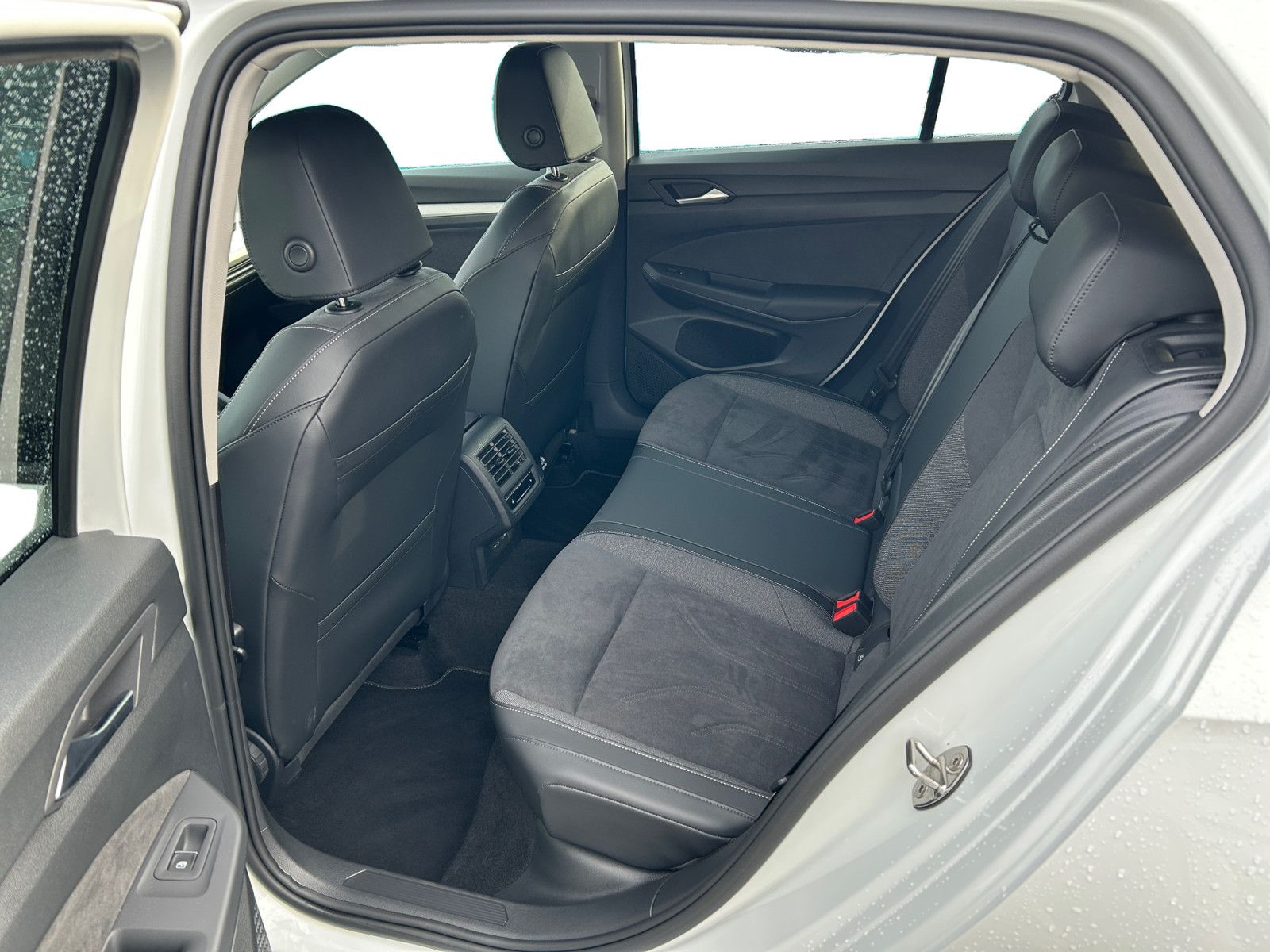 Volkswagen Golf VIII 1.5eTSI DSG Life 360° AHK HuD Standhei
