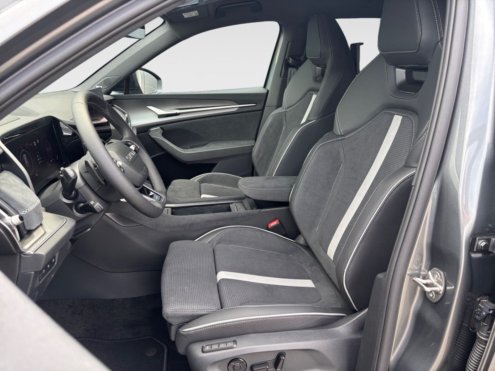 Skoda KODIAQ IV SPORTLINE 1,5TSI DSG NAVI LED AHK