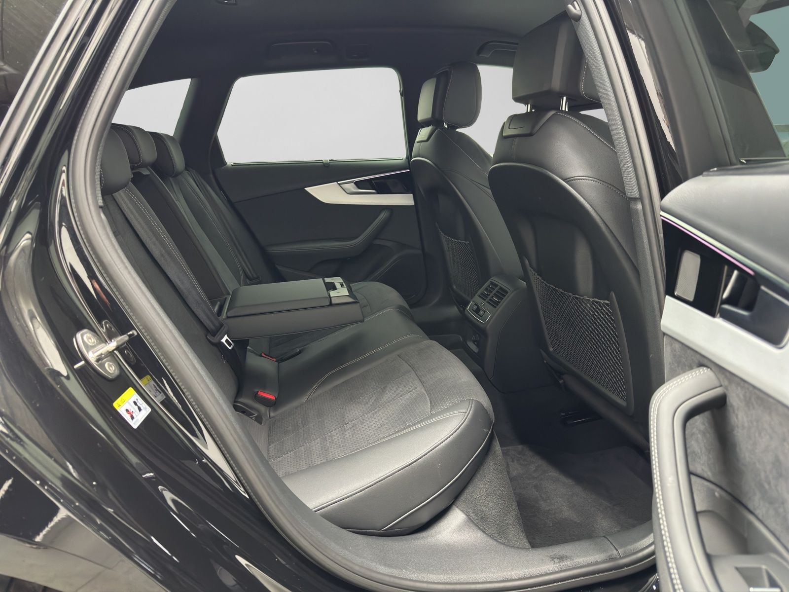 Audi A4 Avant 40 TFSI Q 2x S LINE MATRIX AHK LM19 VIR
