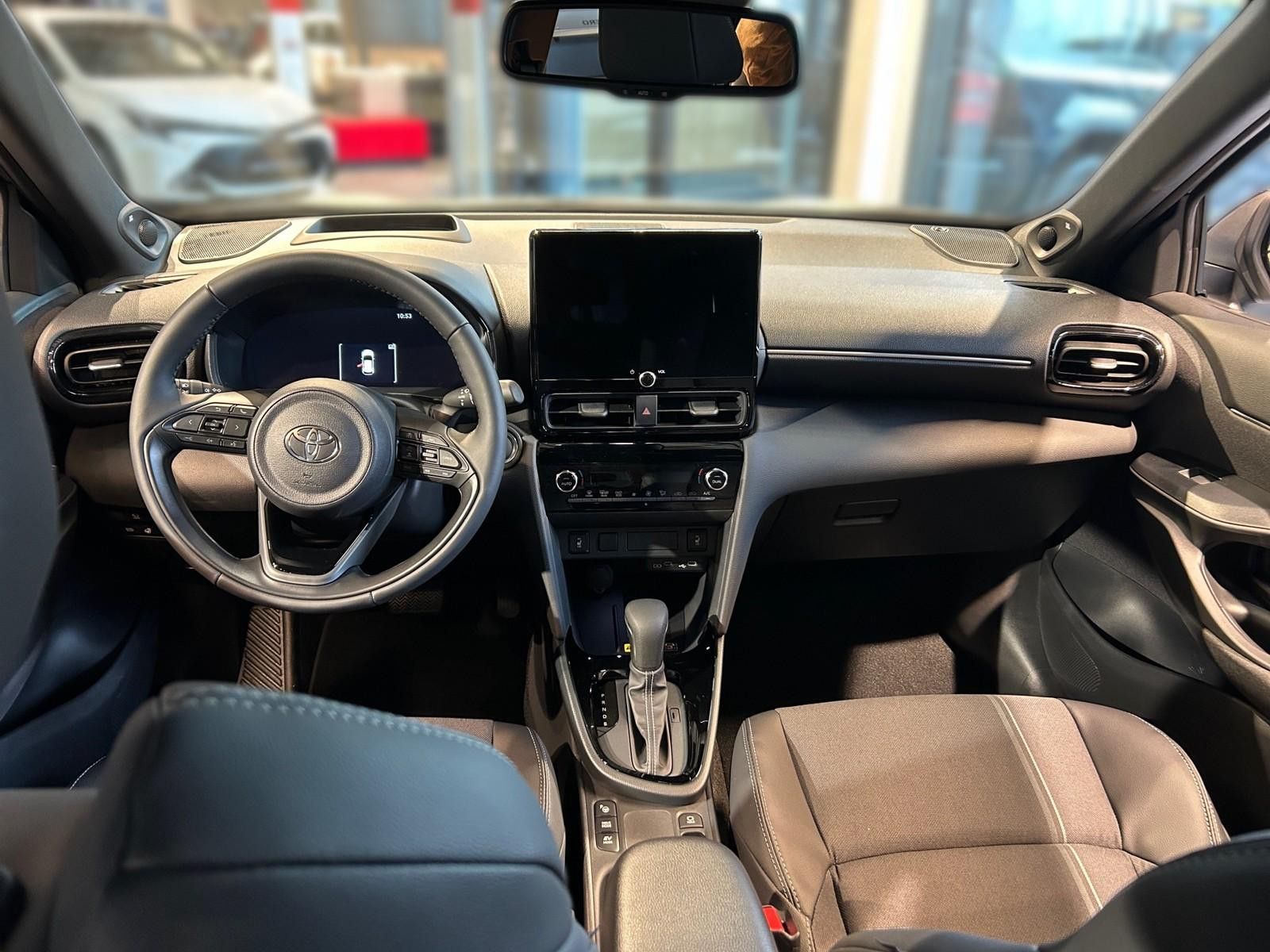 Toyota Yaris Cross Hybrid FWD Style Plus + Head Up + JB