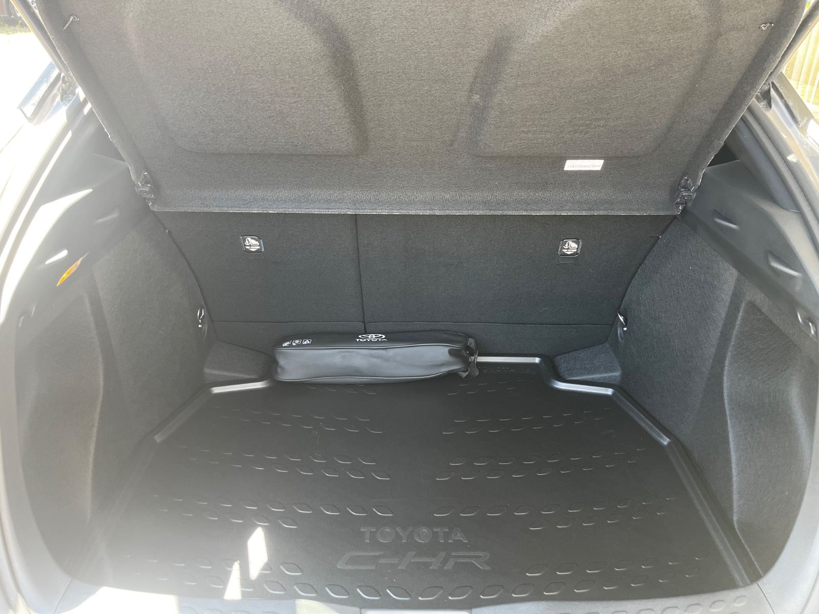 Toyota C-HR Hybrid - Samsaru's Car Outlet