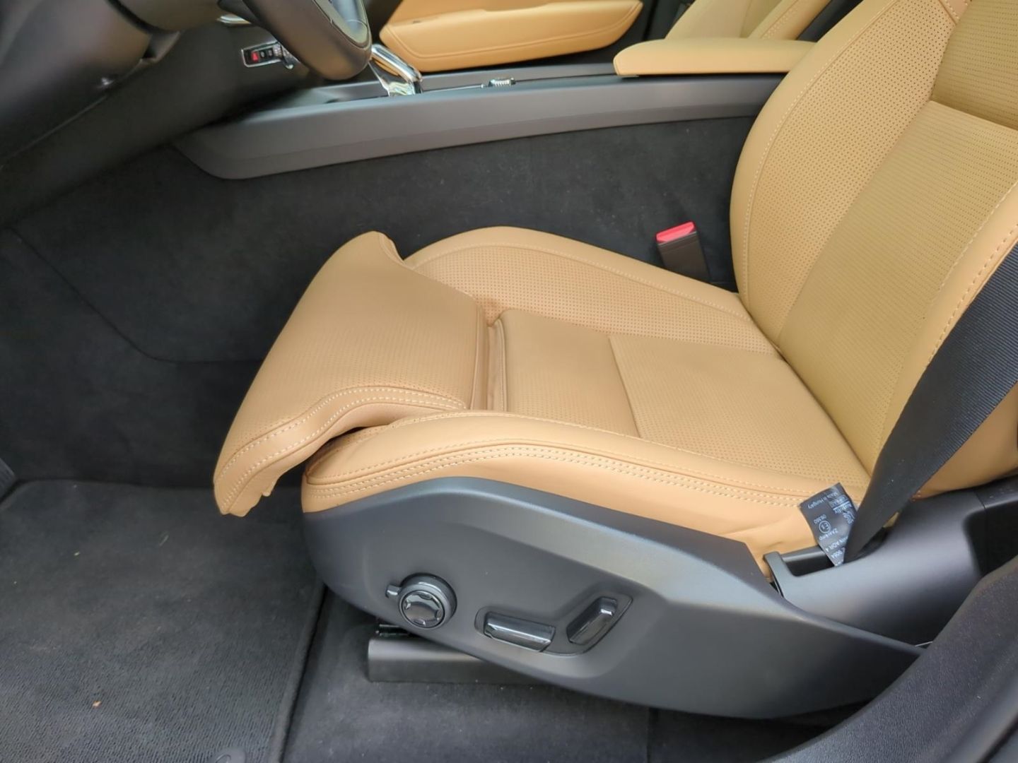 Volvo XC60 B6 AWD Inscription *Luft*SH*Pano*Nappa*