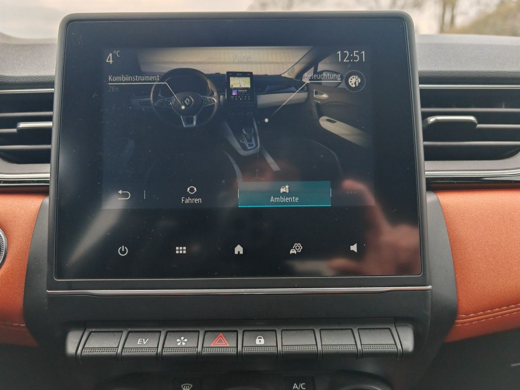 Renault Captur E-Tech 160 Plug-In Hybrid INTENS - Samsaru's Car Outlet