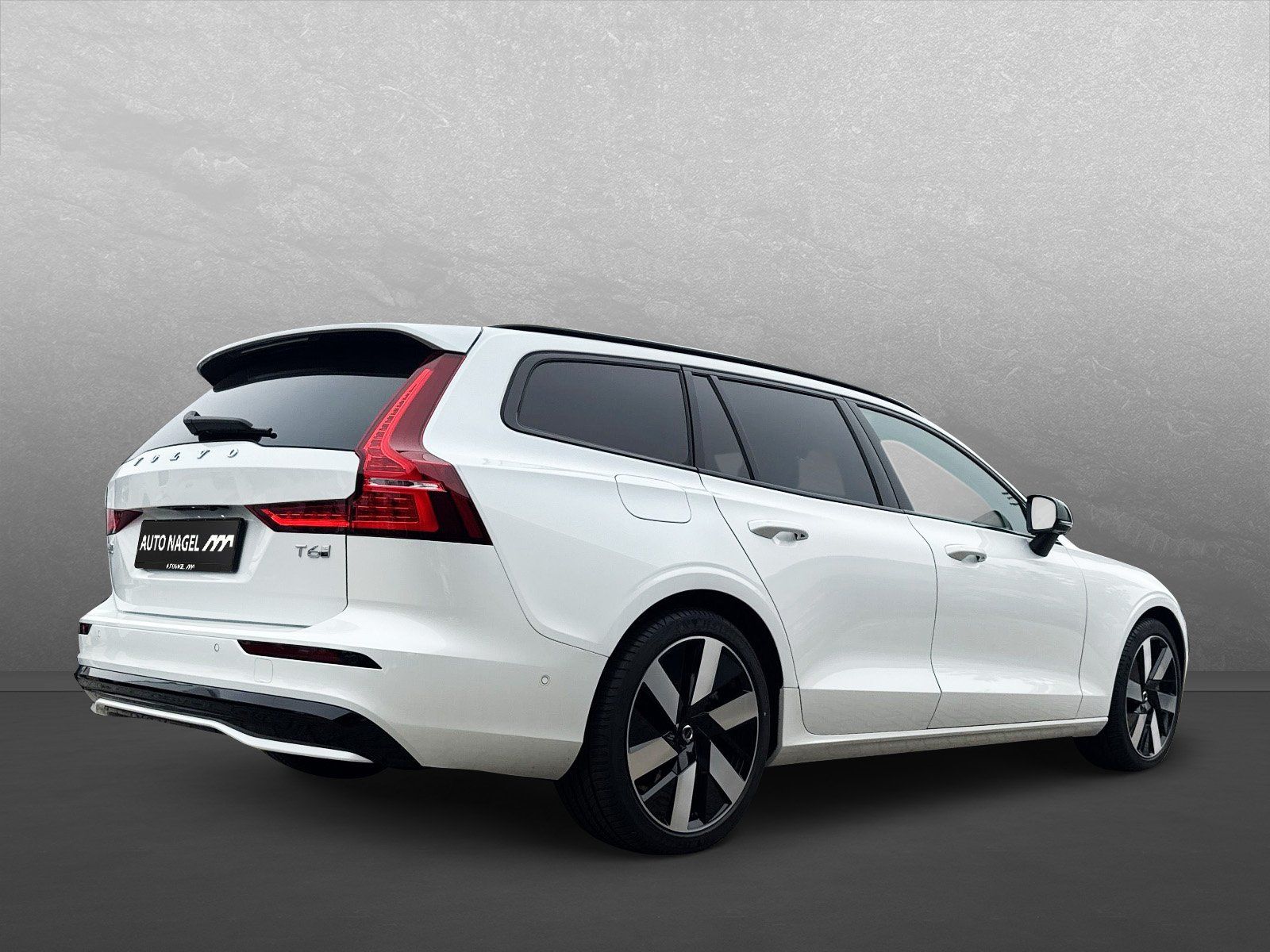 Volvo V60 T6 AWD Ultra Dark Plug-in Hybrid+AHK