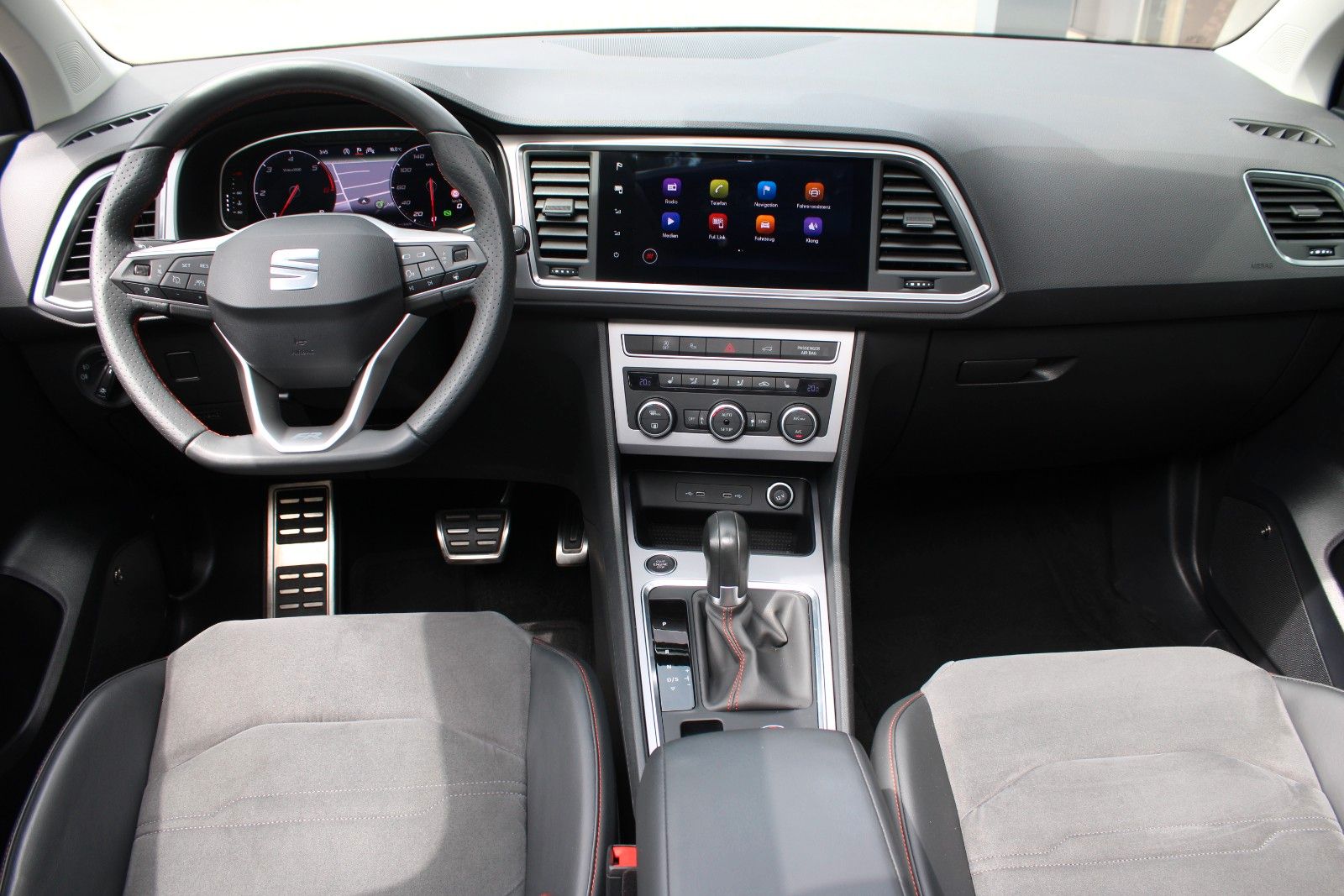 Seat Ateca 2.0 TDI+ACC+PANO+BEATS+SHZ+NAVI+TOTW.+360°