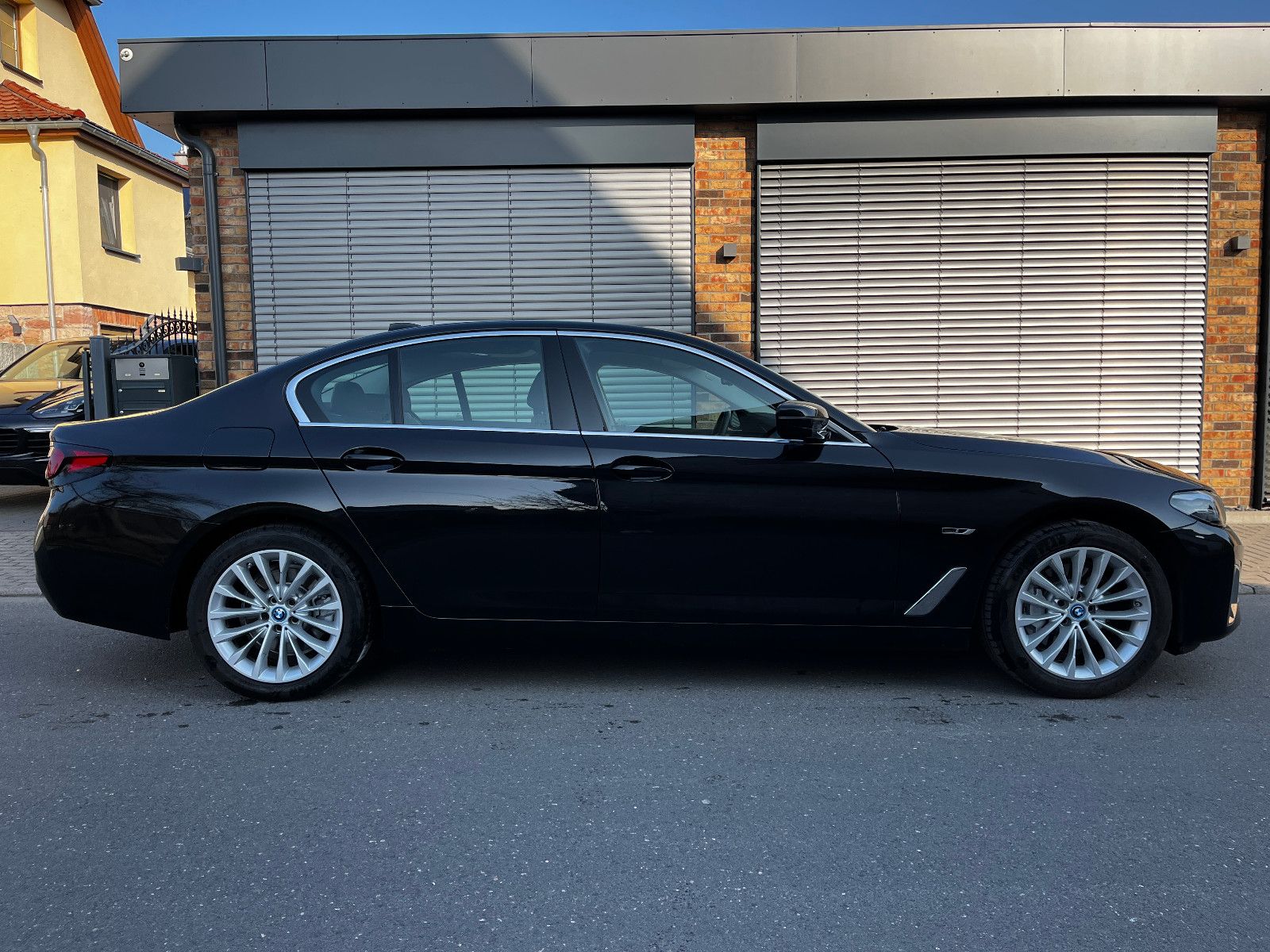 BMW 530e xDrive LuxuryLine Leder LED Navi GDach HUD