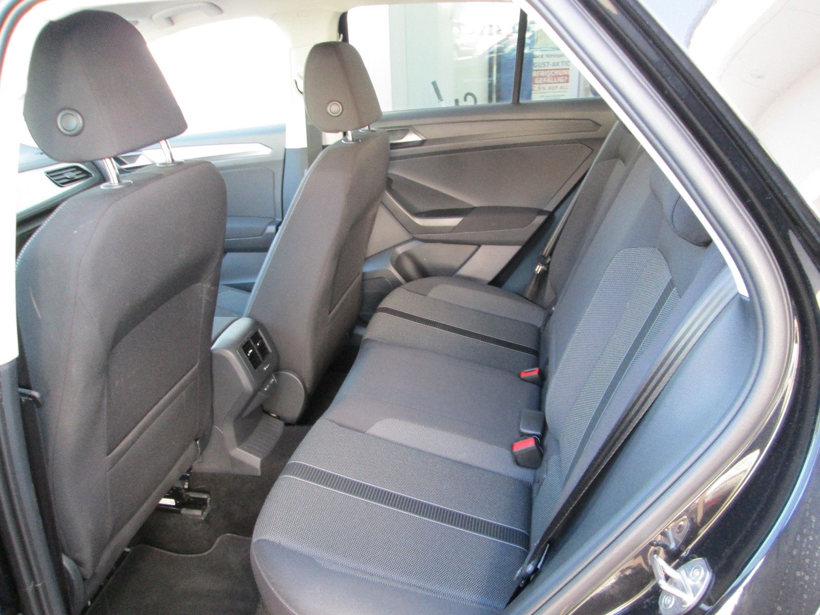 Volkswagen T-Roc Life - Samsaru's Car Outlet