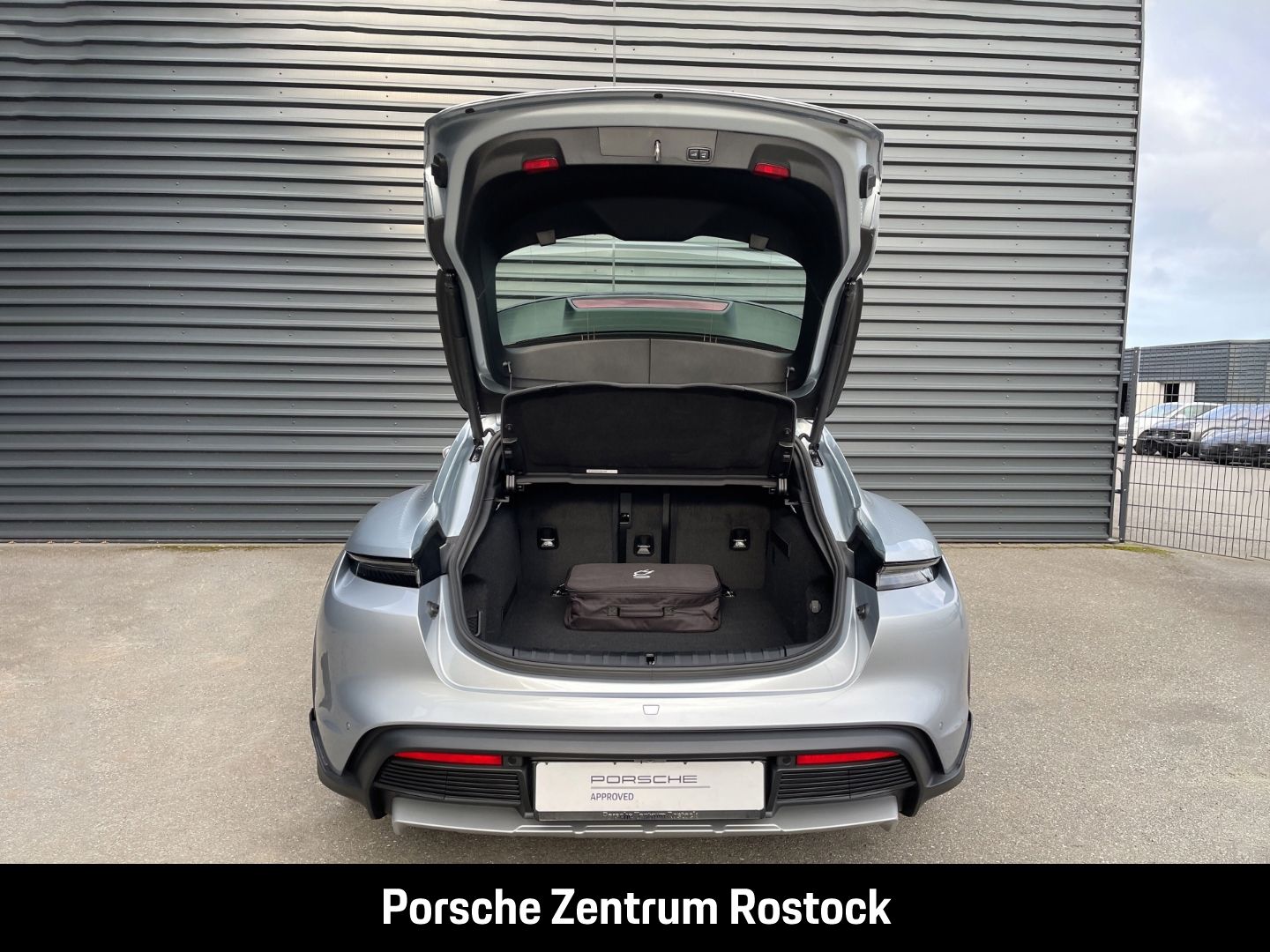 Porsche Taycan 4 Cross Turismo InnoDrive LED-Matrix