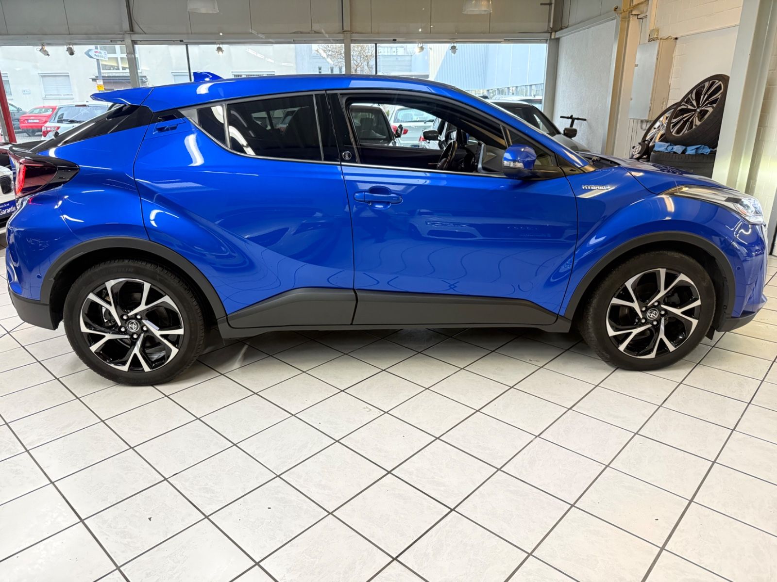 Toyota C-HR Hybrid Team D - Samsaru's Car Outlet