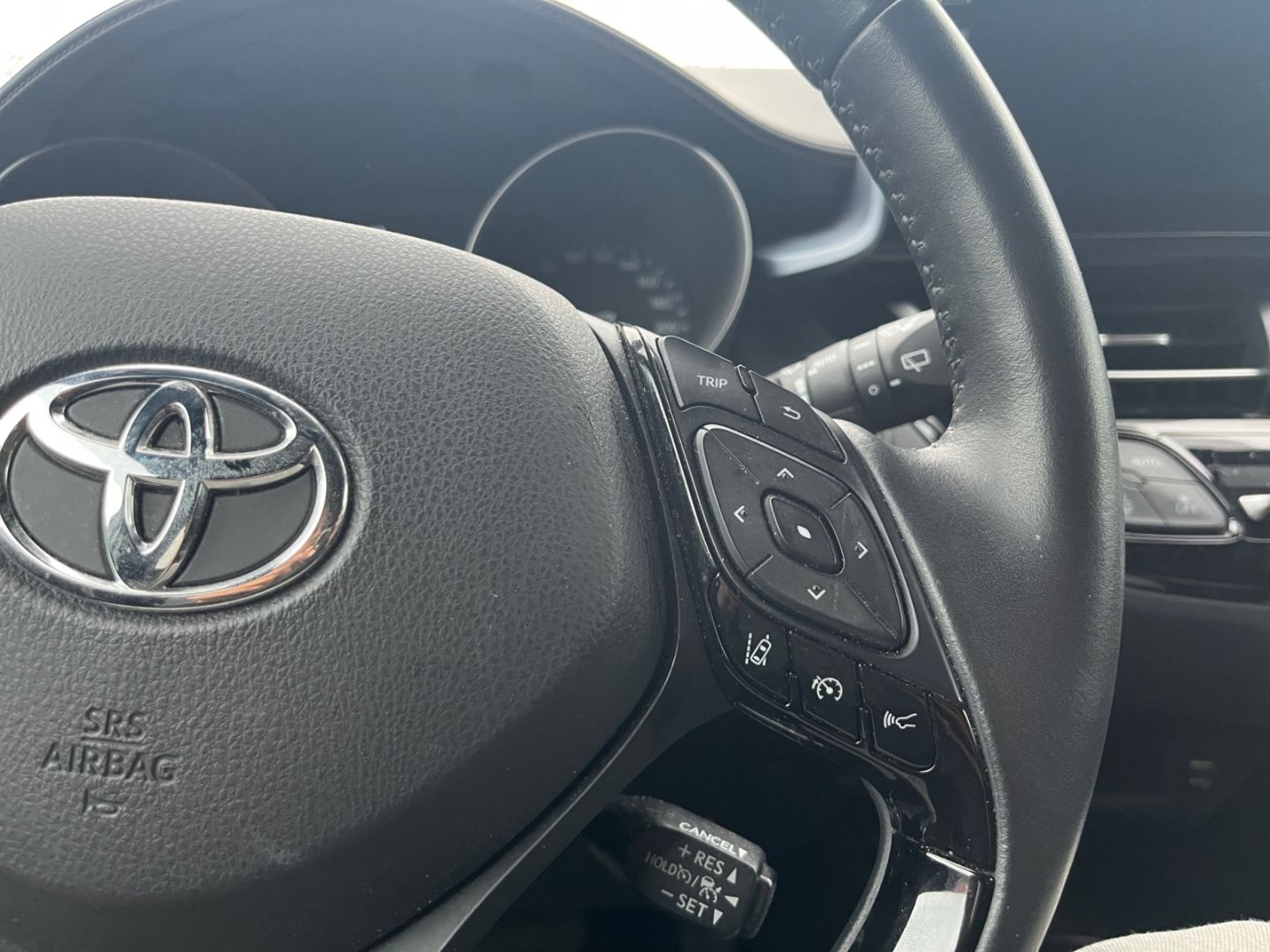 Toyota C-HR 2.0 Hybrid Team - Samsaru's Car Outlet