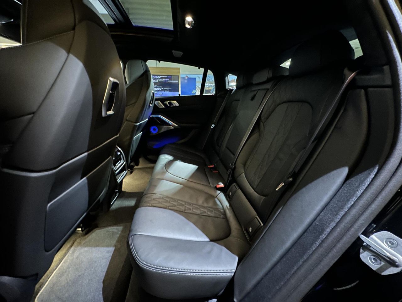 BMW X6 xDrive40d M Sport Pro Bowers Massage AHK 22"