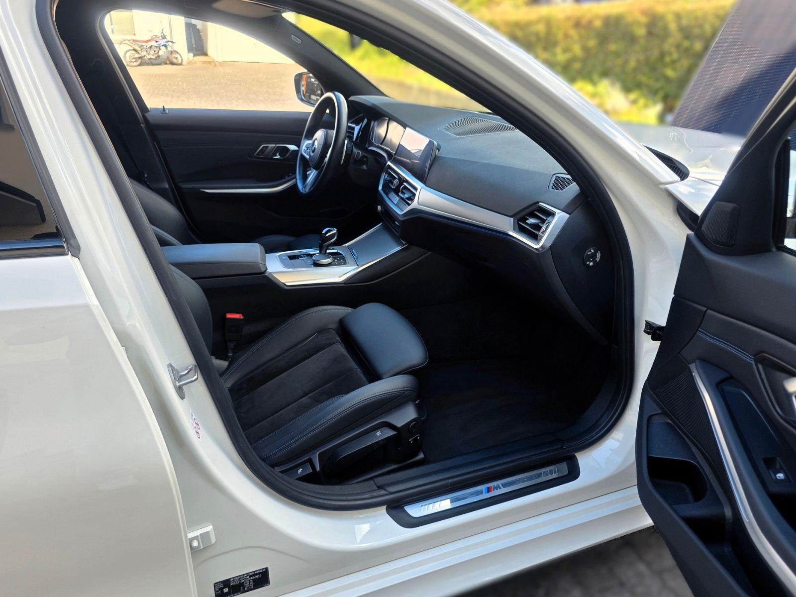 BMW M-SPORTPAKET*XDRIVE*LED*NAVI*LEDER*ACC*RFK*MWST