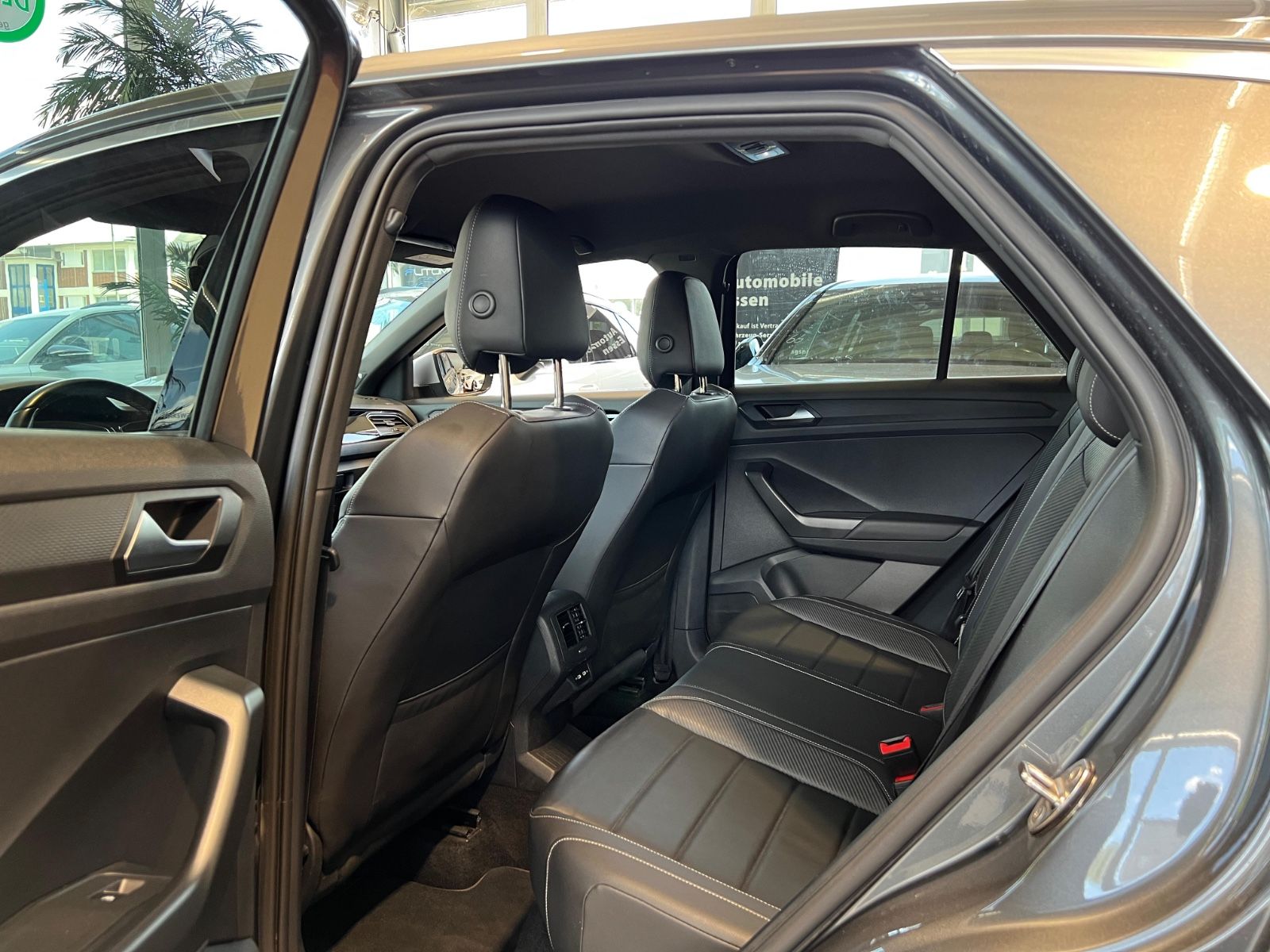 Volkswagen T-Roc R 4Motion - Samsaru's Car Outlet