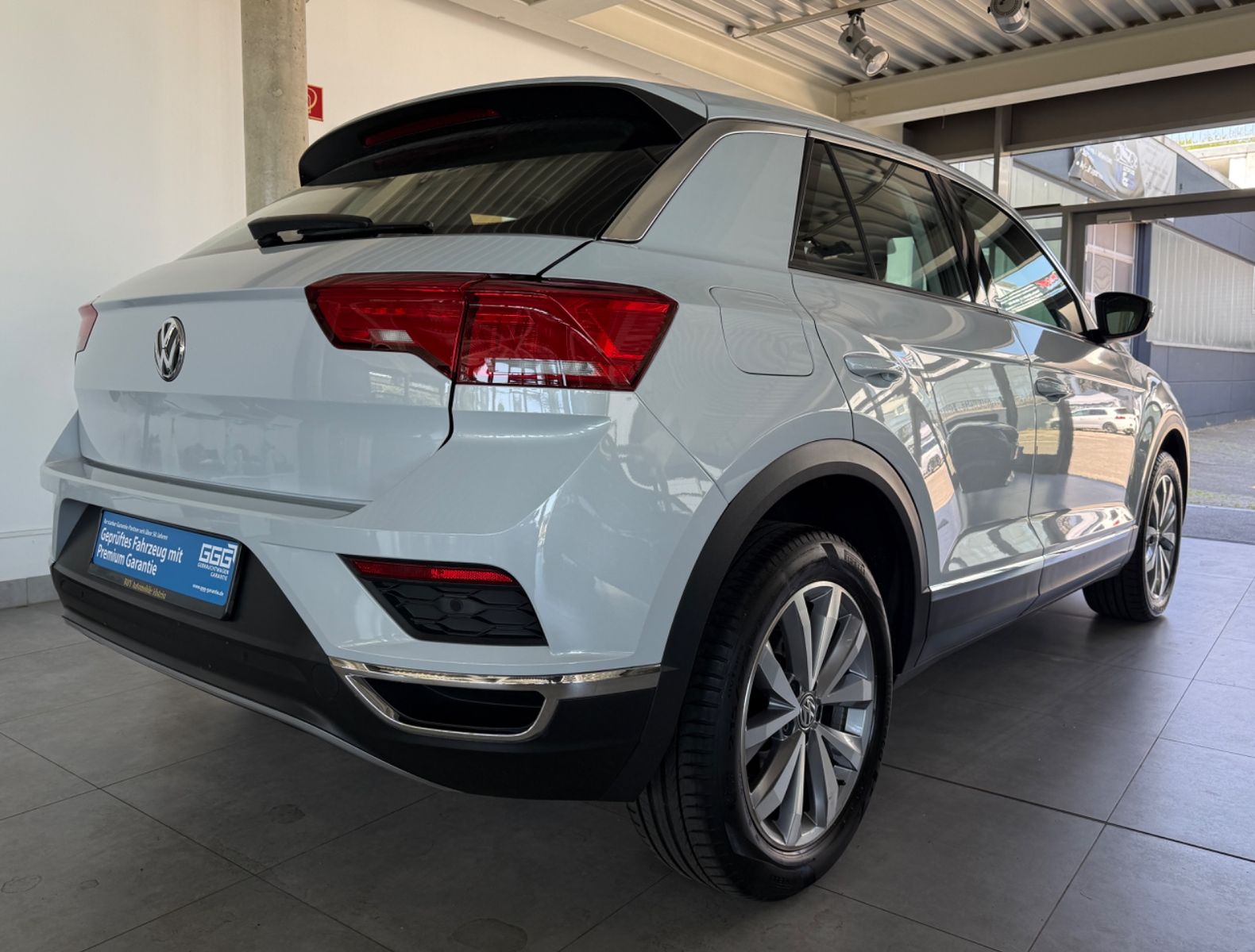 Volkswagen T-Roc Style 4Motion - Samsaru's Car Outlet