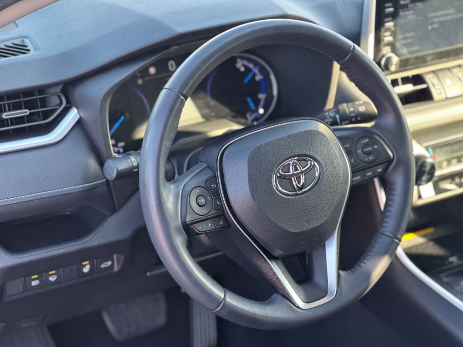 Toyota Hybrid 4x2 Club - Samsaru's Car Outlet