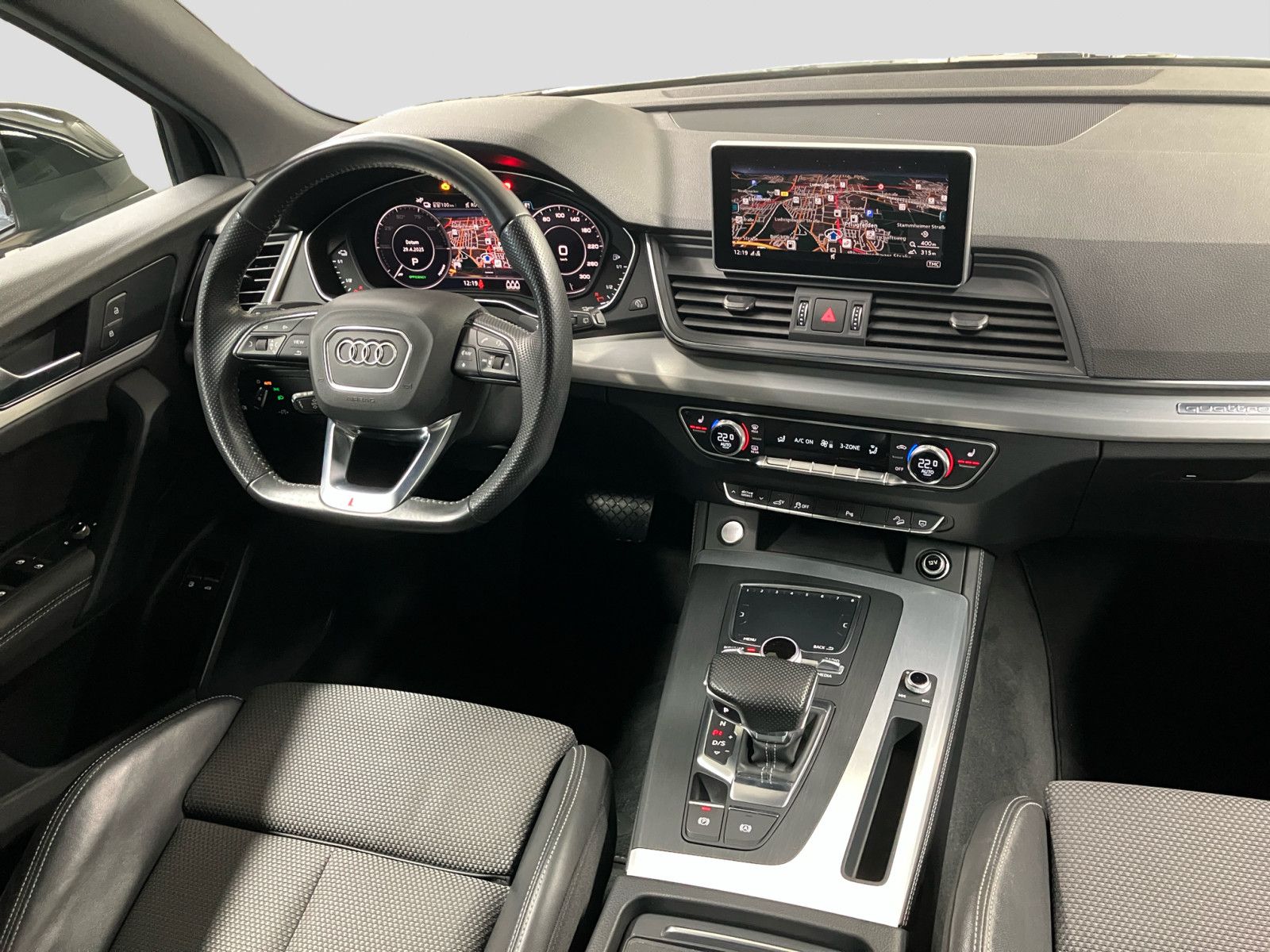 Audi Q5 55 TFSIe quattro S line - Samsaru's Car Outlet