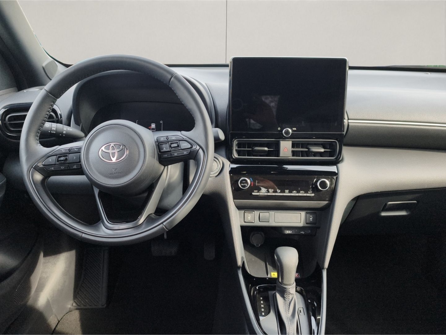 Toyota Yaris Cross Teamplayer+WINTER-P+GJ-RÄDER !!