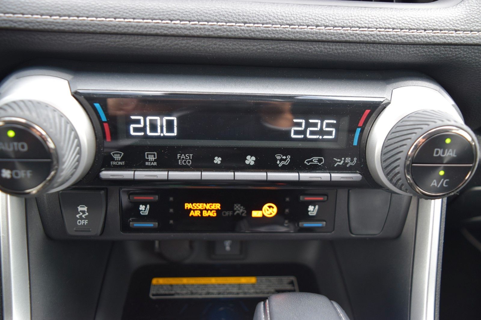 Toyota RAV 4 RAV4 Hybrid 4x2 Lounge - Samsaru's Car Outlet