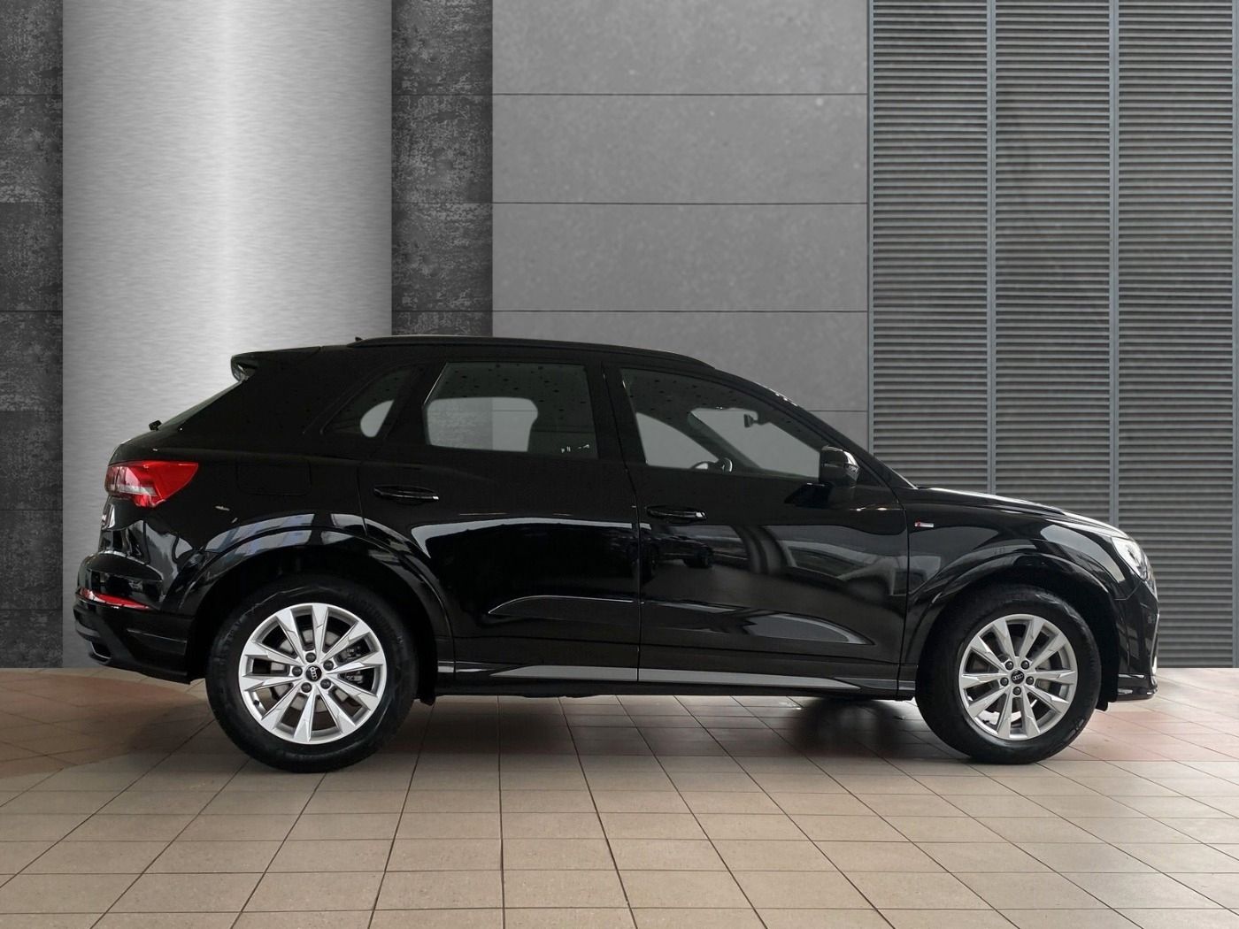 Audi Q3 S line - Samsaru's Car Outlet