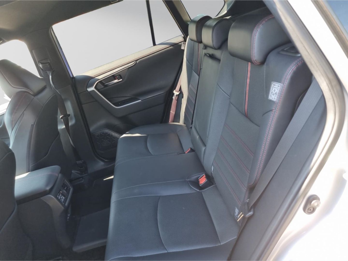 Toyota RAV 4 2.5 Plug-in Hybrid - Samsaru's Car Outlet