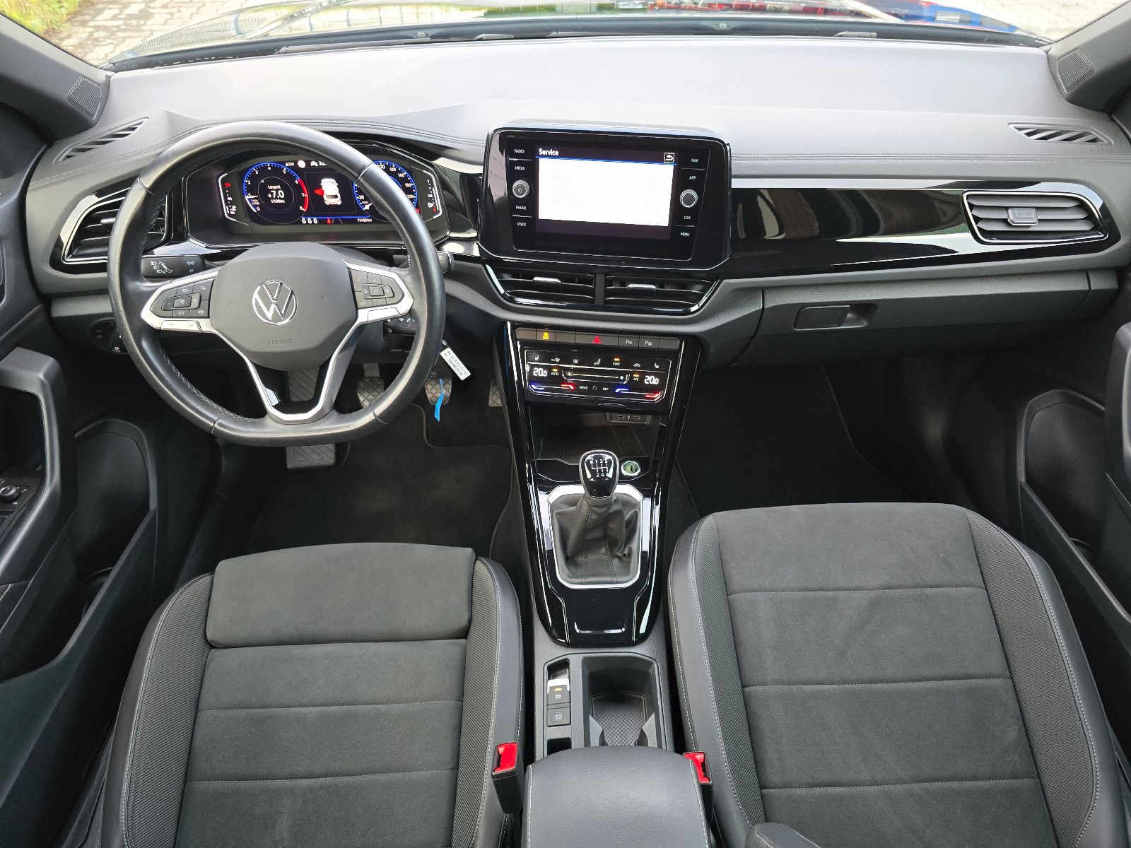 Volkswagen T-Roc 1.5 TSI Style Black - Samsaru's Car Outlet
