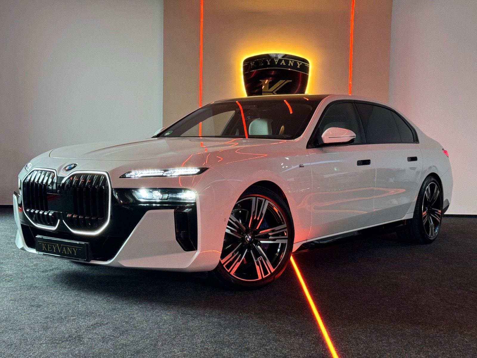 BMW 740d xD/4xMASSG/MPRO/SKY TV/KRIST/EXC.LNG/B&W/21