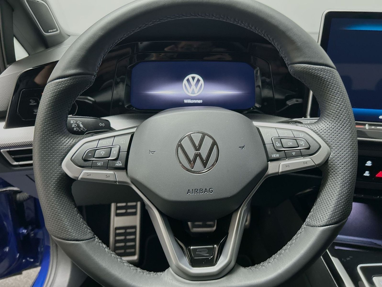 Volkswagen Golf VIII 1.5 eTSI DSG R-Line CarPlay Black ACC