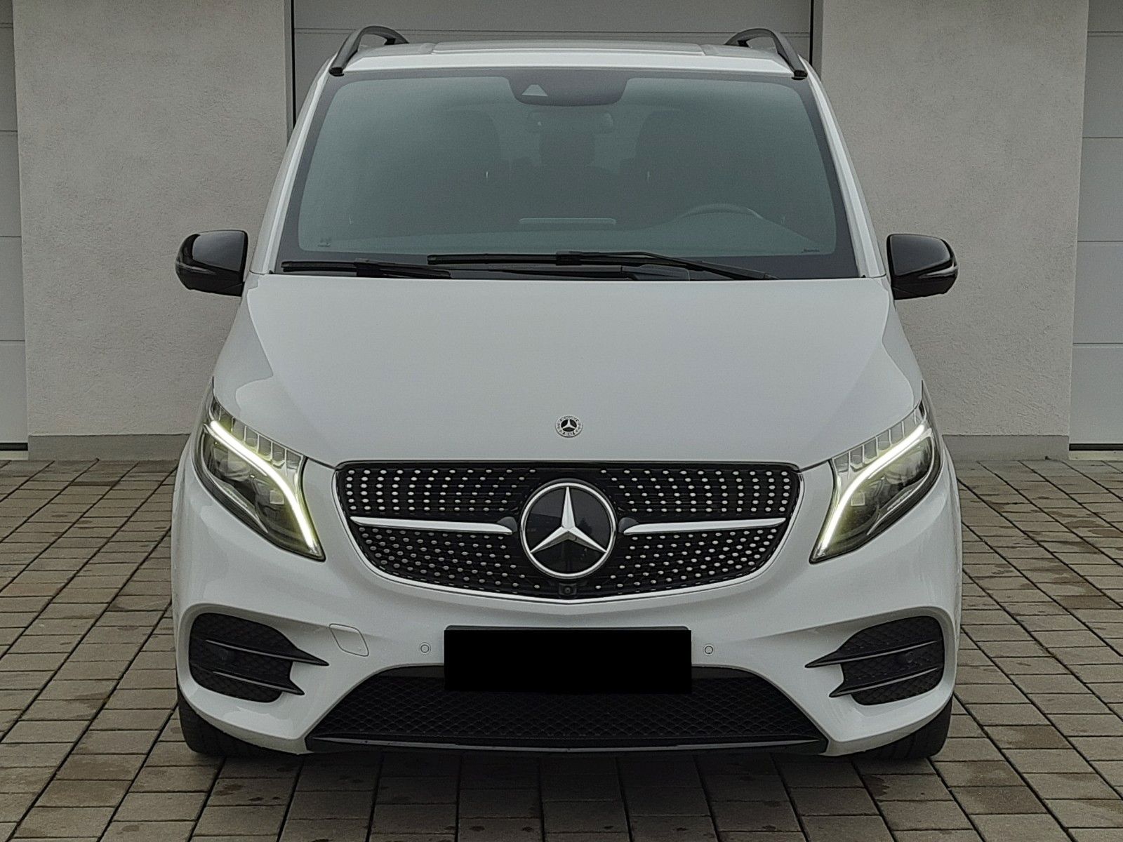 Mercedes-Benz V300d 4Matic AMG Packet - Samsaru's Car Outlet