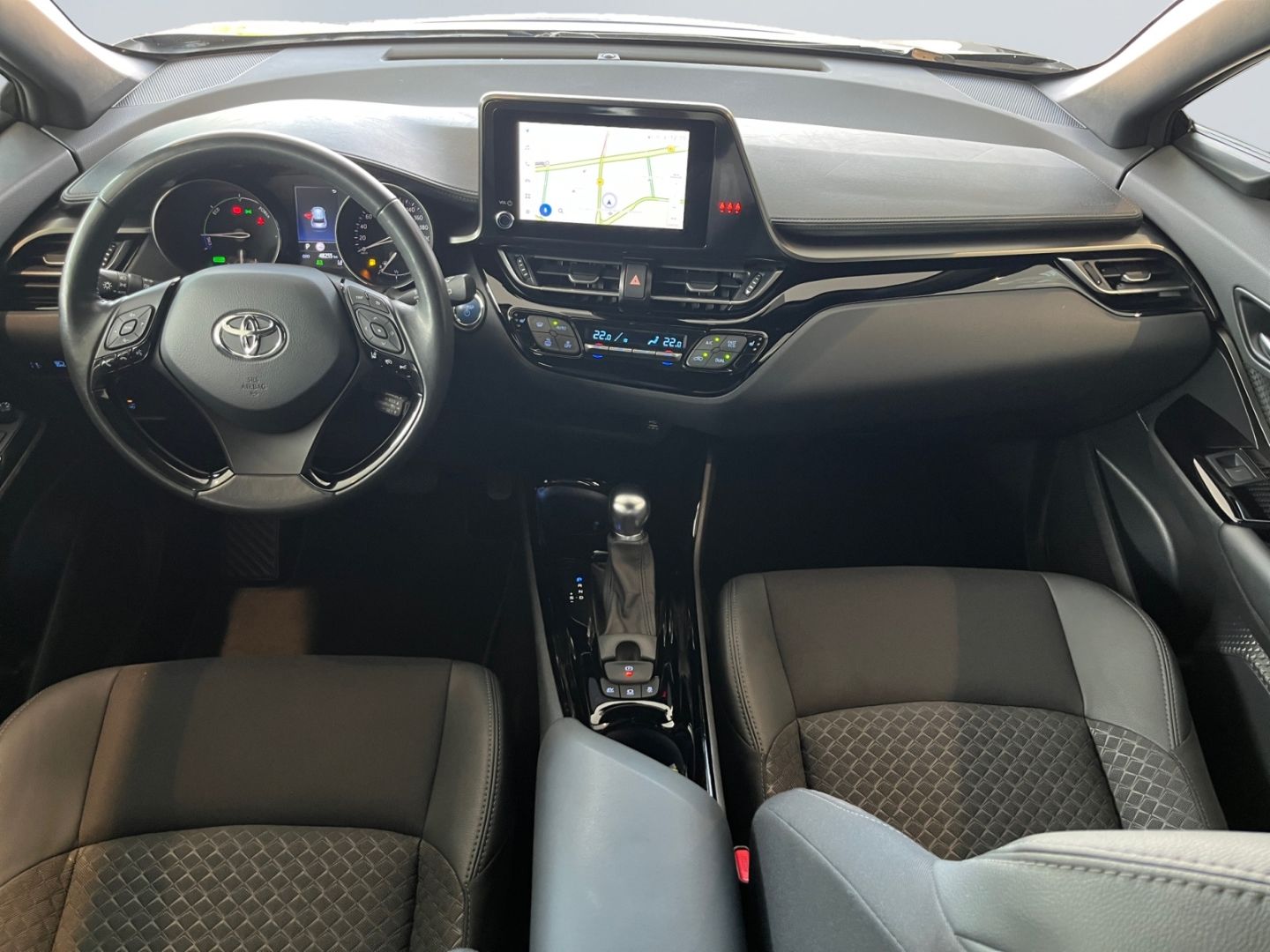 Toyota C-HR 2.0 Hybrid Team - Samsaru's Car Outlet