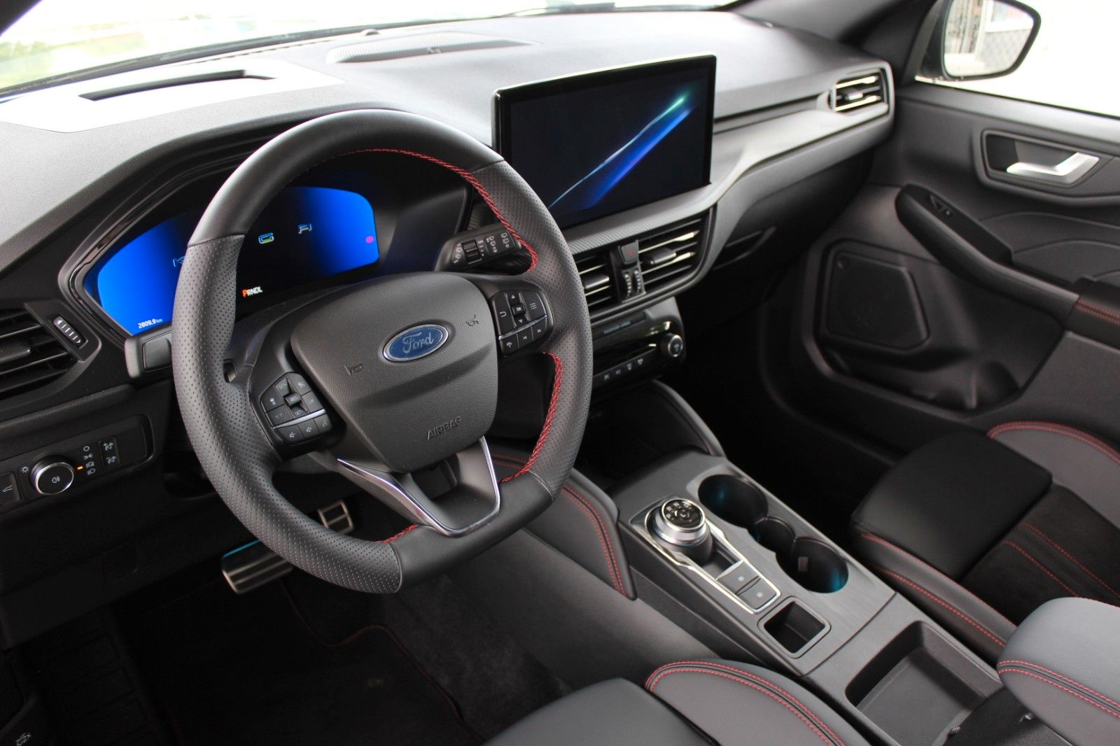 Ford Kuga ST-Line X 2.5 FHEV Allrad - Samsaru's Car Outlet