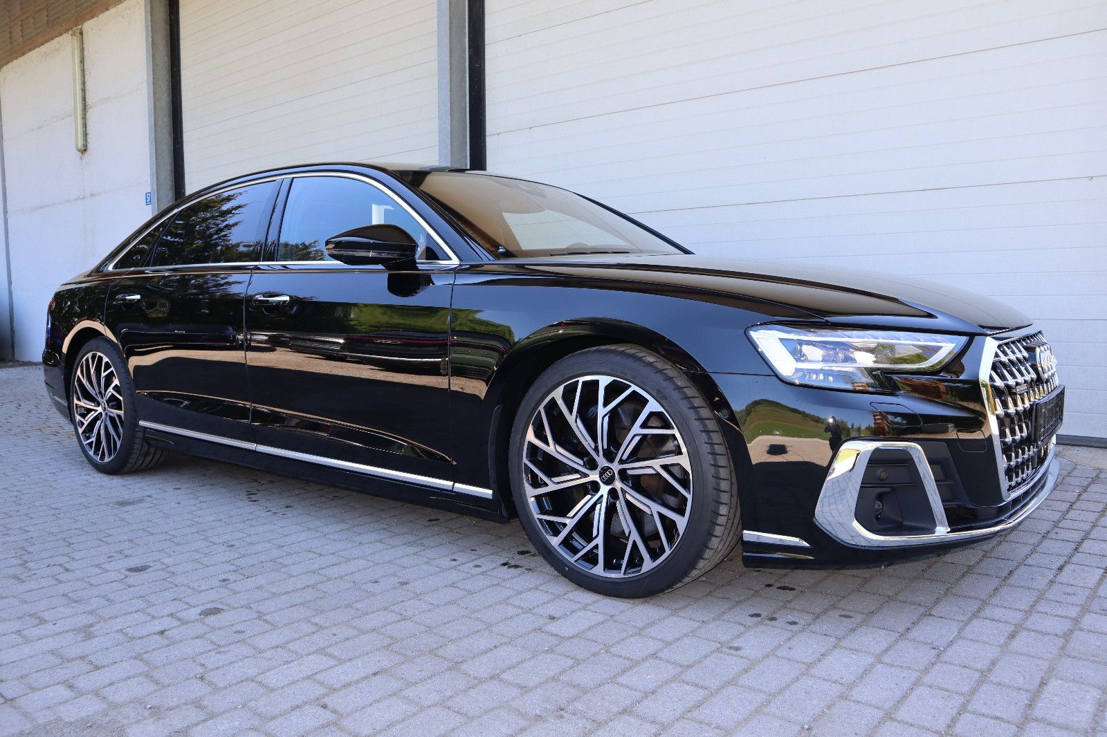 Audi A8L 60 TFSIe lang exclusive - Samsaru's Car Outlet