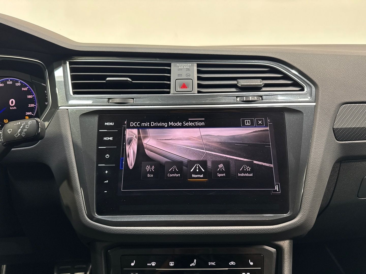Volkswagen Tiguan 2.0 TDI 4M DSG R LINE BLACK PANO AHK MATR