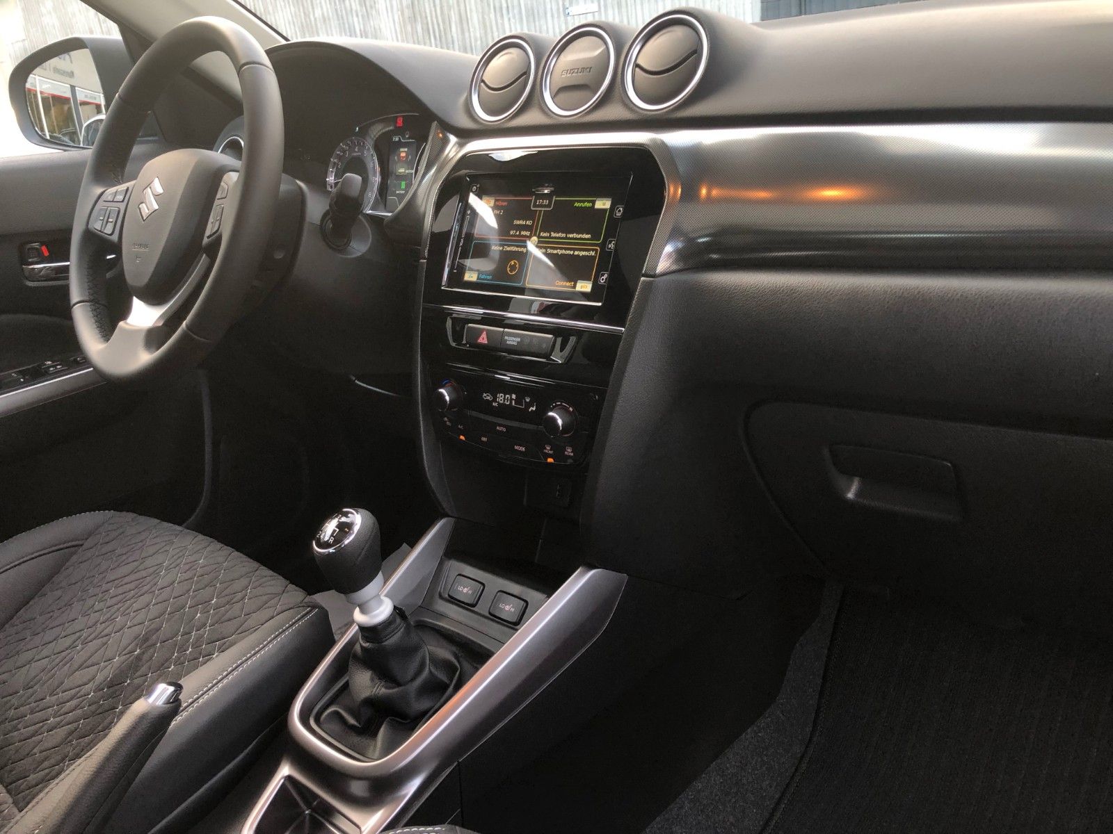 Suzuki Vitara 1.4 BOOSTERJET Hybrid Comfort+ - Samsaru's Car Outlet
