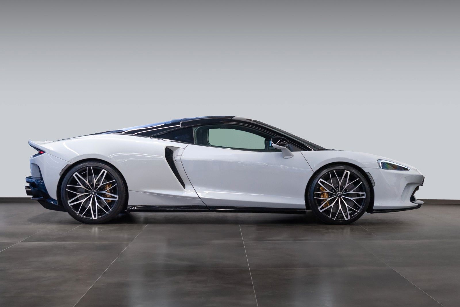 McLaren GT - Luxe - MSO Cirrus Grey