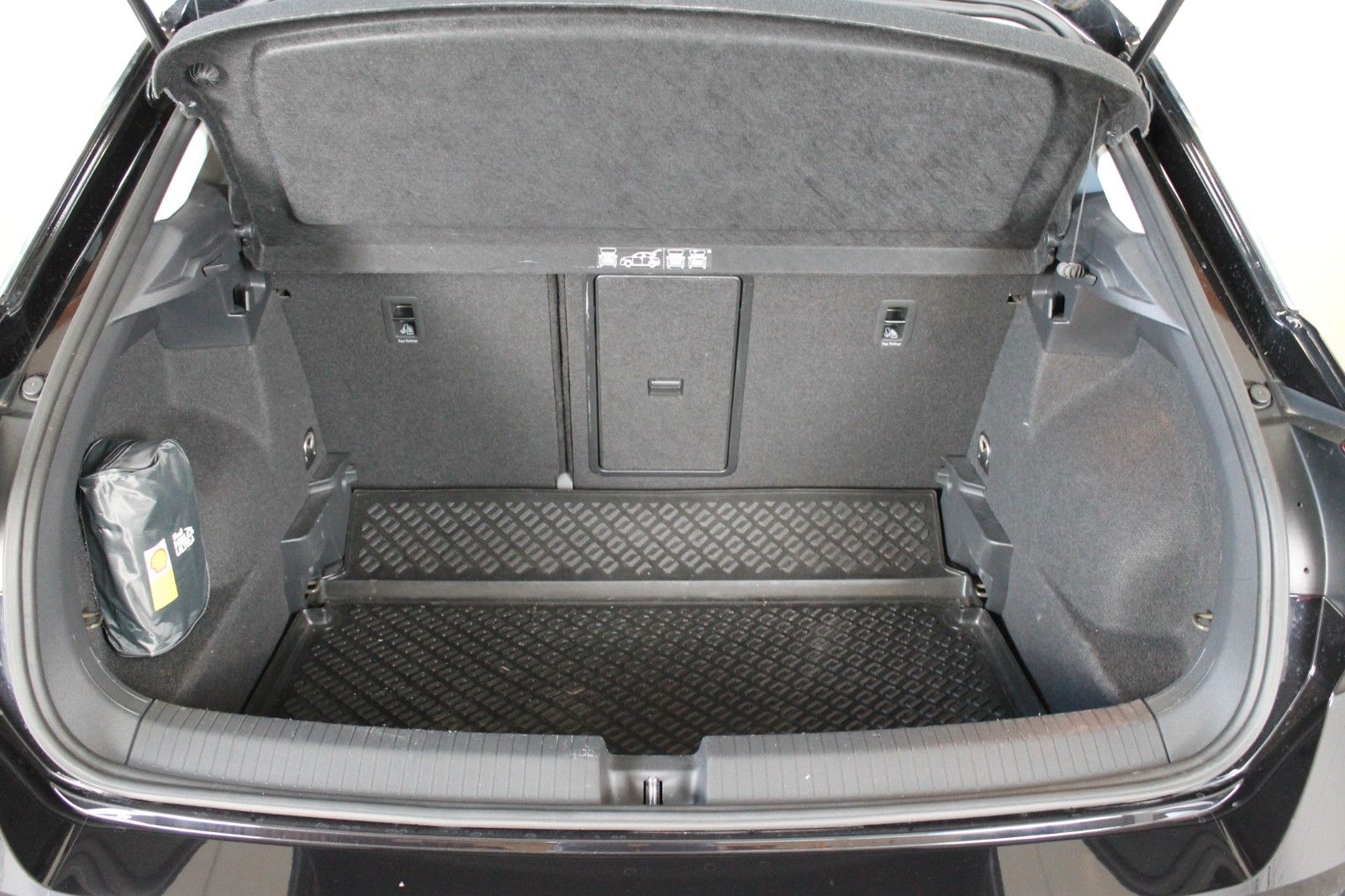 Volkswagen T-Roc United - Samsaru's Car Outlet