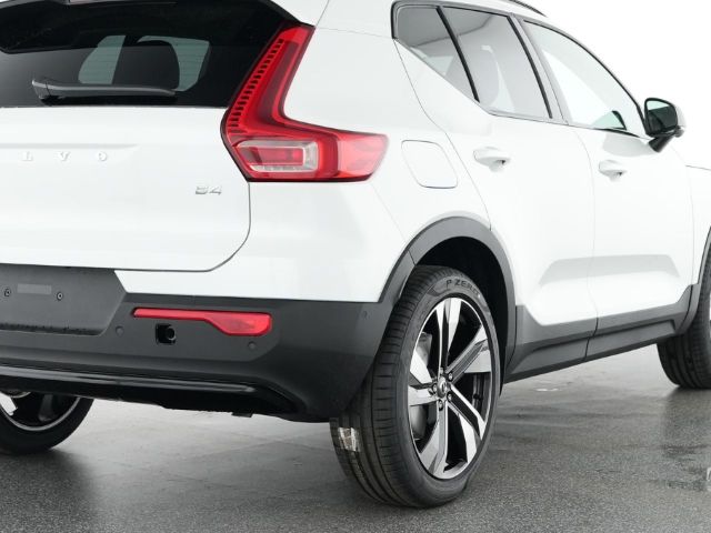 Volvo XC40 Plus Dark B4 20''LM Pano 360kam AHK Harman