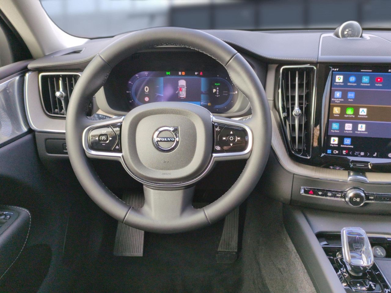 Volvo XC60 T8 Recharge Ultra Dark Plug-In Hybrid AWD