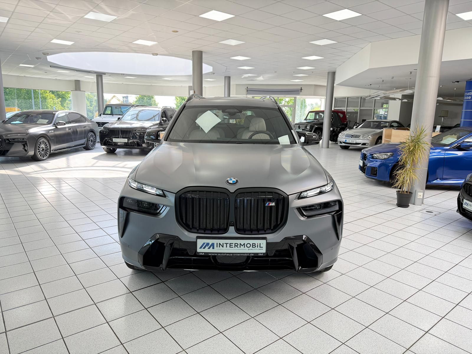 BMW X7 M60 i*PANO-SKY*B&W*HUD*KRISTALL*6-SITZ*360°