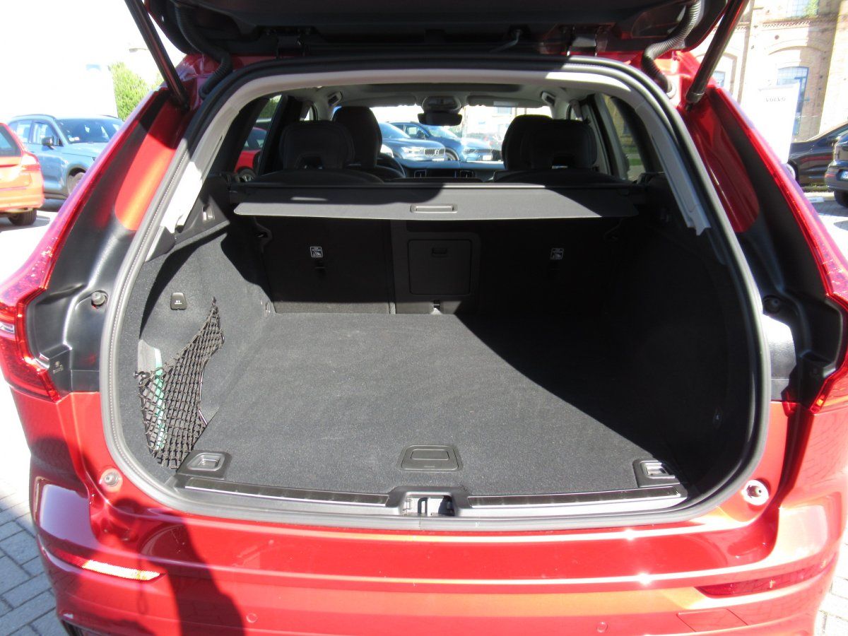 Volvo XC60 B5 AWD Benzin Plus Dark Automatik