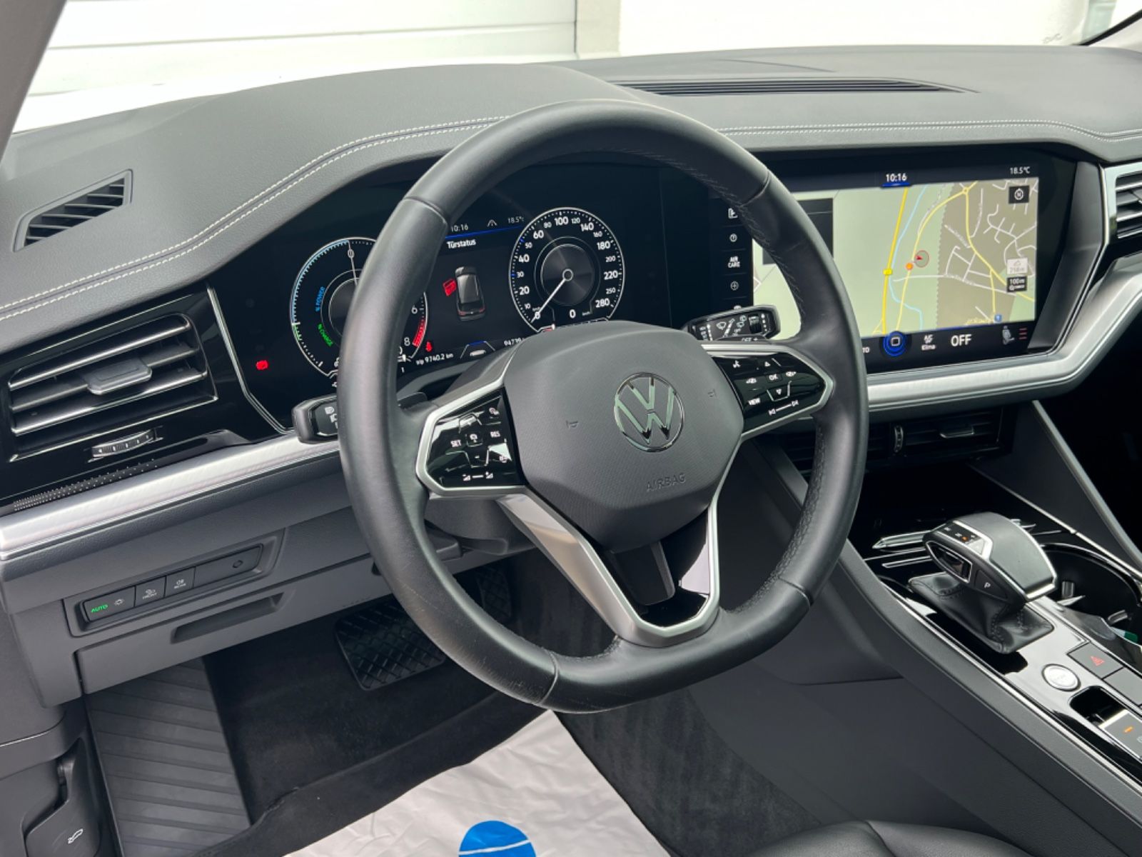 Volkswagen Touareg 4M eHybrid - Samsaru's Car Outlet