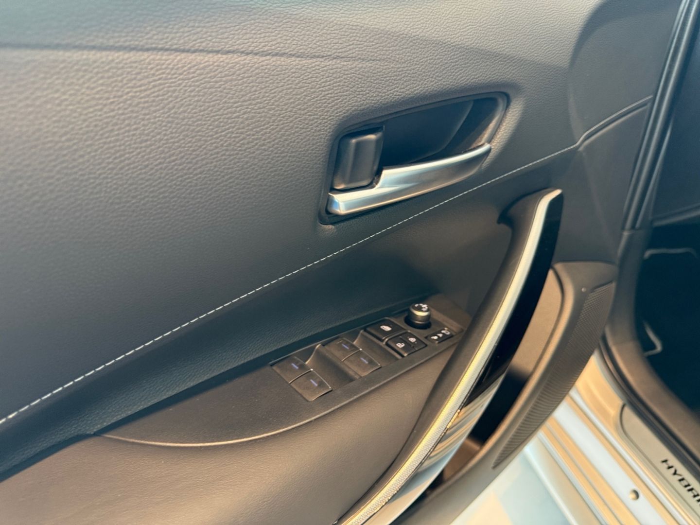 Toyota Corolla 2.0 Hybrid TS Lounge - Samsaru's Car Outlet